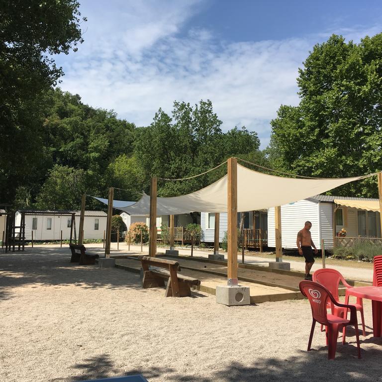 Camping Hotel Les Rives Du Loup Туррет-сюр-Лу Экстерьер фото